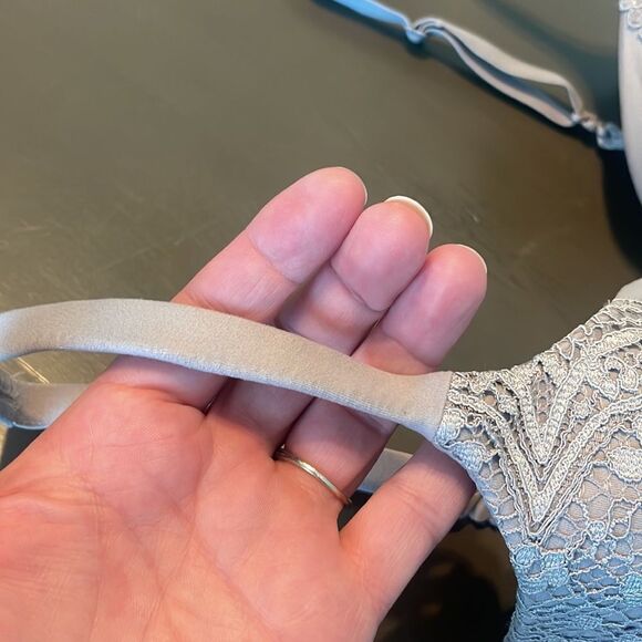 Victoria’s Secret Body by Victoria lace bra gray silver taupe color SZ 34DDD - Picture 4 of 12